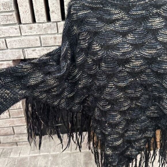 Frazzle Women's Eyelash Knit With Sleeve Fringe Poncho Sweater Black Blue Medium - Picture 7 of 13